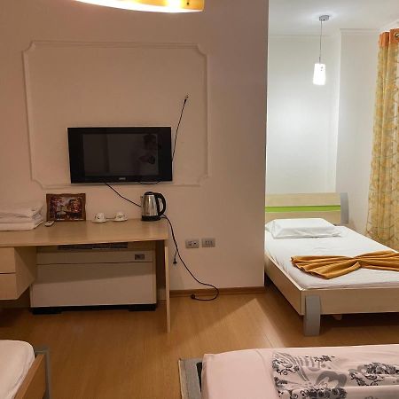 Albjona Guesthouse Тирана Екстер'єр фото