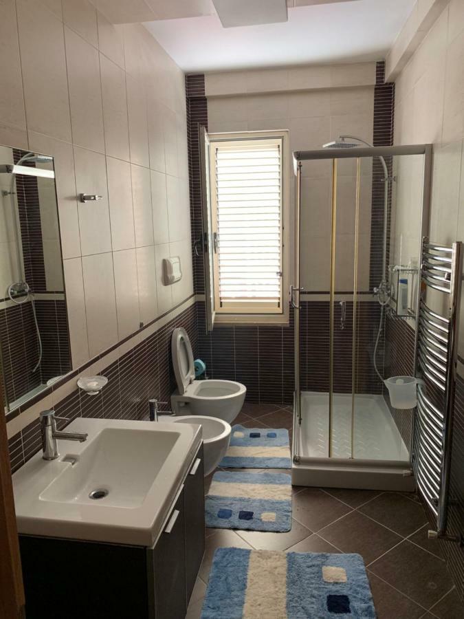 Albjona Guesthouse Тирана Екстер'єр фото